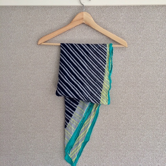 OS GAP Oblong Scarf - Picture 3 of 4